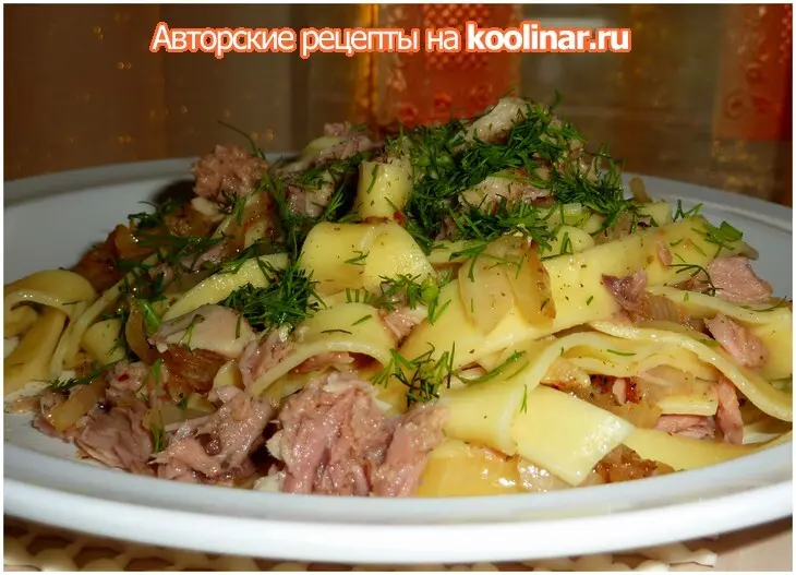 Домашняя лапша с рыбными консервами  и зеленью: шаг 4