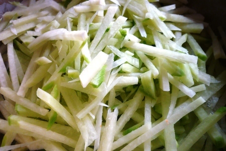 Мясные 'пальчики' +легкий овощной салат к мясу: шаг 2