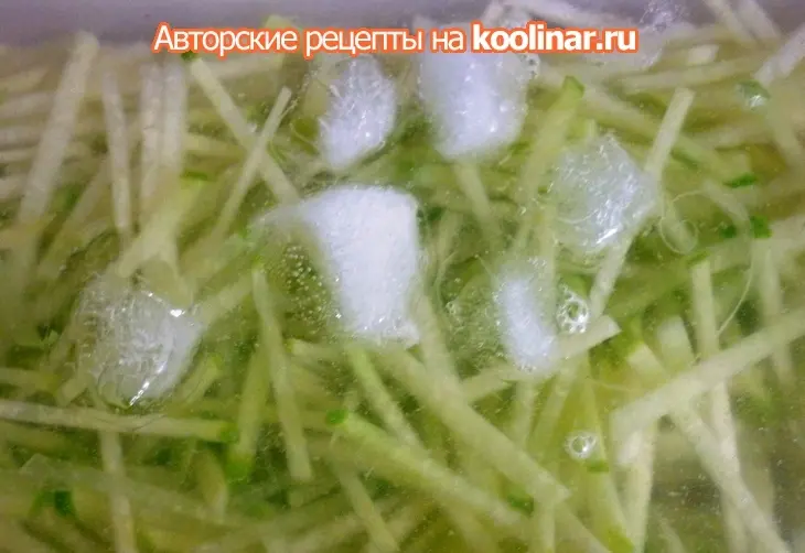 Мясные 'пальчики' +легкий овощной салат к мясу: шаг 3
