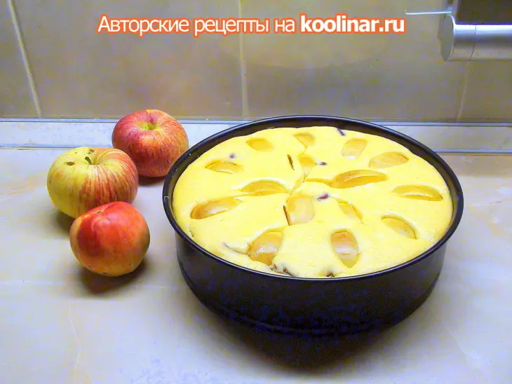 Воздушная творожная запеканка с черносливом и яблоками.: шаг 6