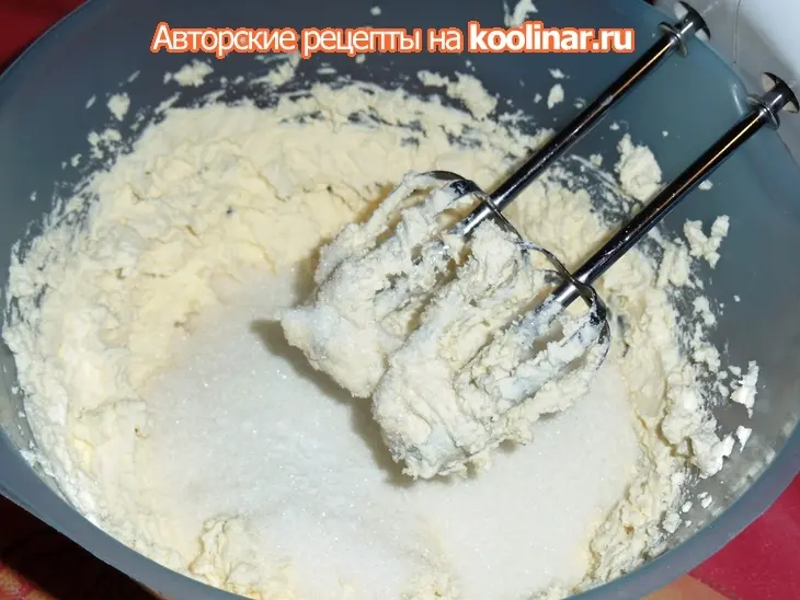 Творожный пирог с ананасами и ореховой посыпкой для моих снегурочек: шаг 1