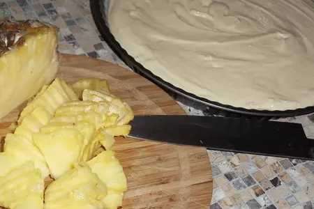 Творожный пирог с ананасами и ореховой посыпкой для моих снегурочек: шаг 3