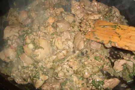 Пирог с куриной печенью и грибами: шаг 2