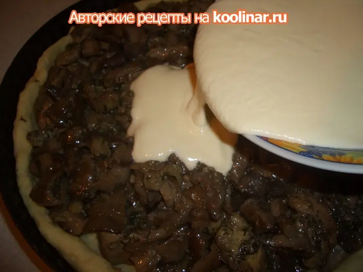 Пирог с куриной печенью и грибами: шаг 7