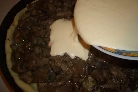 Пирог с куриной печенью и грибами: шаг 7
