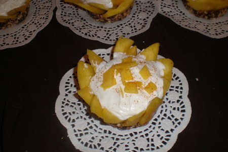 Пирожное "цветок манго": шаг 9
