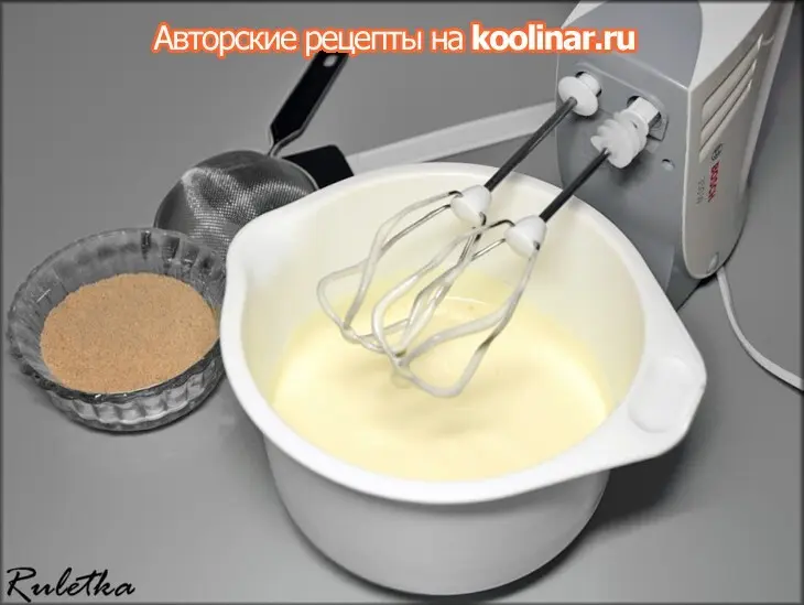 Пирожное с шоколадным муссом и черносмородиновым баваруа "тримирие".: шаг 2