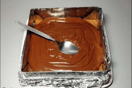 Пирожное с шоколадным муссом и черносмородиновым баваруа "тримирие".: шаг 12