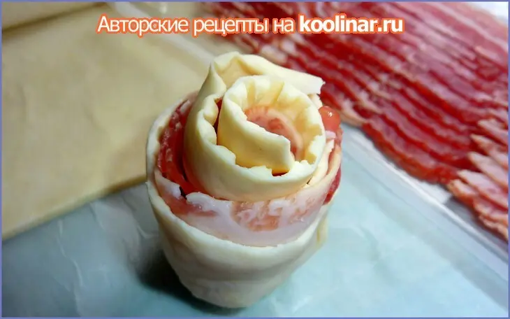 Розочки-слоёнки с беконом под пиво: шаг 2
