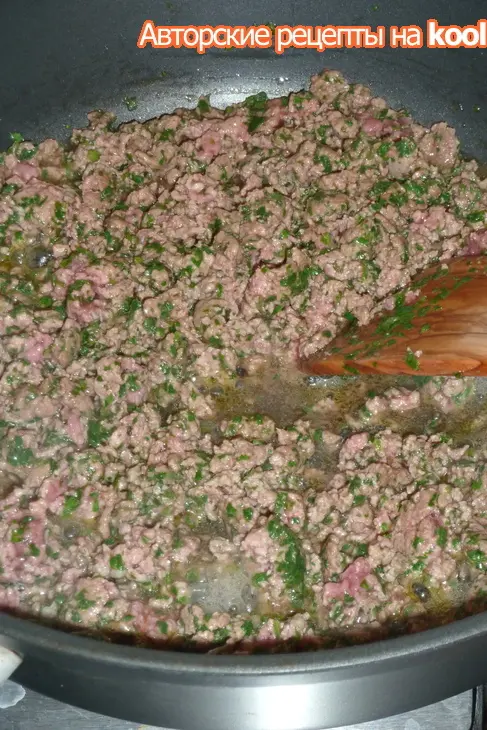 Сигариллы из теста фило с мясным фаршем и сливочным соусом из голубого сыра: шаг 4
