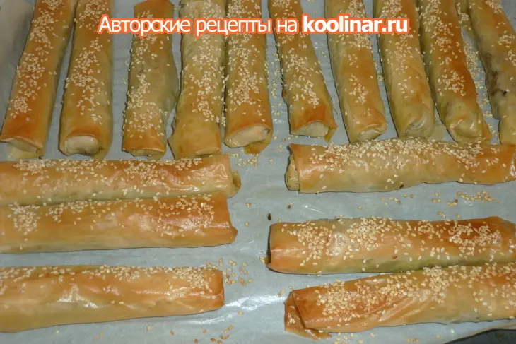 Сигариллы из теста фило с мясным фаршем и сливочным соусом из голубого сыра: шаг 7