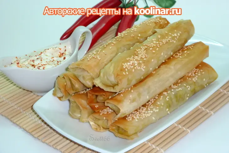 Сигариллы из теста фило с мясным фаршем и сливочным соусом из голубого сыра: шаг 8
