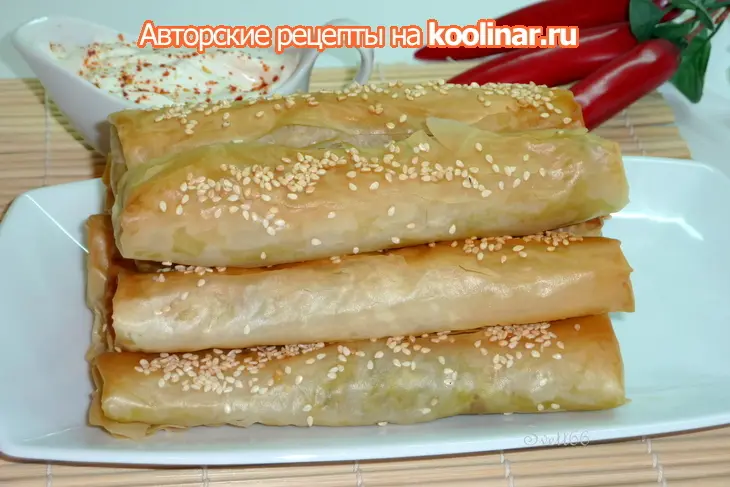 Сигариллы из теста фило с мясным фаршем и сливочным соусом из голубого сыра: шаг 9