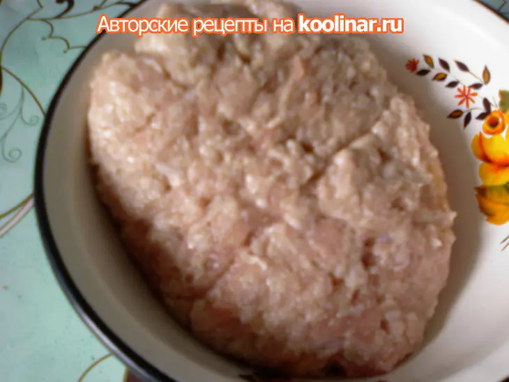 Духовые куриные котлеты с зелёным луком: шаг 1