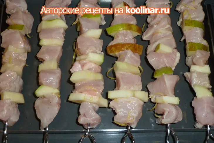 Брошеты из куриной грудки с яблоками и для вкусной диеты подойдет: шаг 7