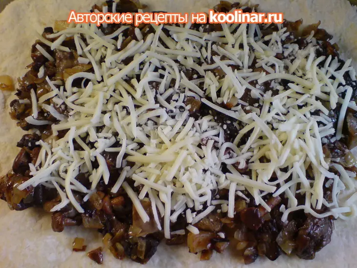 Пирог  грибной из картофельно-творожного теста: шаг 5