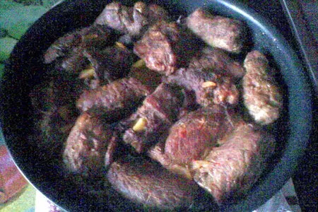 Яблочко - в теленочке, теленочек -  в шубке...= мясные рулетики с яблоками: шаг 5