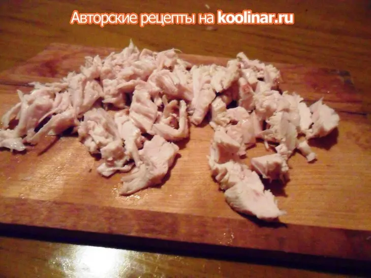 Куриный салат с орехами "рождественский": шаг 1