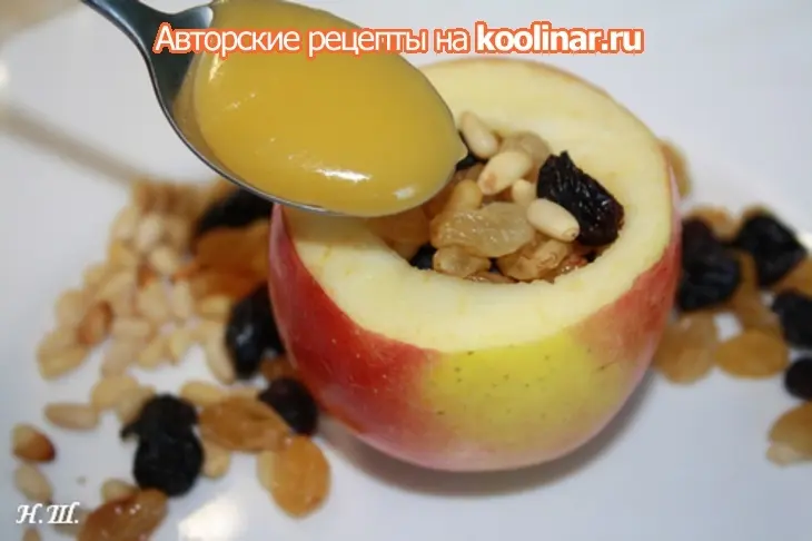 Запеченные яблоки с медом, изюмом и кедровыми орешками.: шаг 3