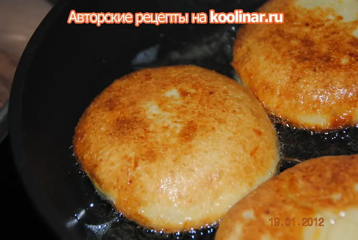 Пирожки-сырники с секретом: шаг 7