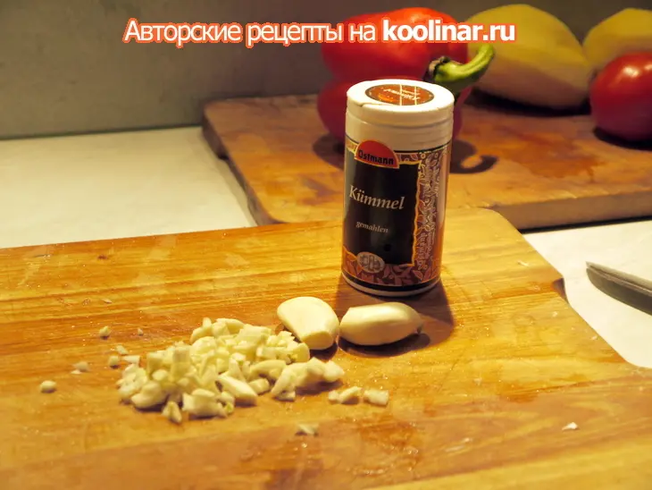 Венгерский суп-гуляш с клецками-чипетке: шаг 3