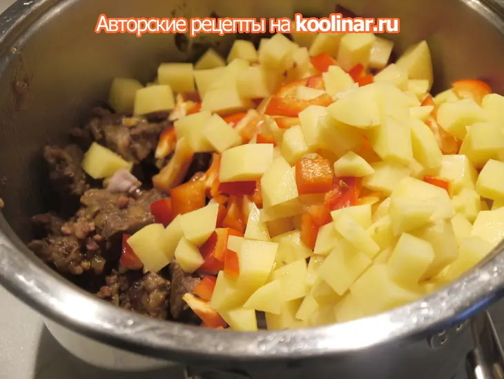 Венгерский суп-гуляш с клецками-чипетке: шаг 6