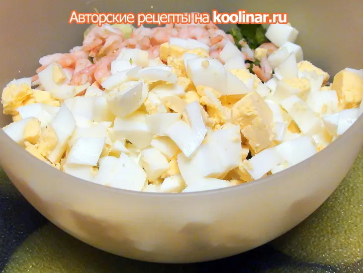 Яичный салат с креветками: шаг 3