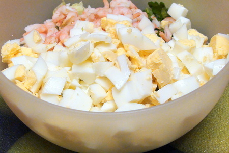Яичный салат с креветками.: шаг 3