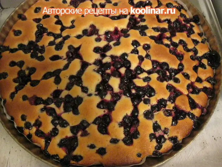 Миндальный пирог с черной смородиной: шаг 6
