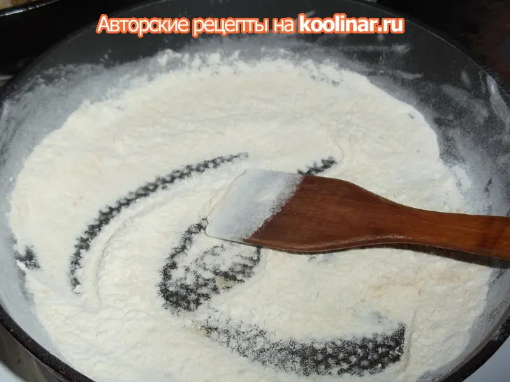 Индейка в сметанно-грибном соусе с чесноком и кинзой: шаг 3