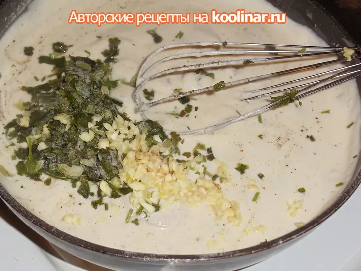 Индейка в сметанно-грибном соусе с чесноком и кинзой: шаг 5