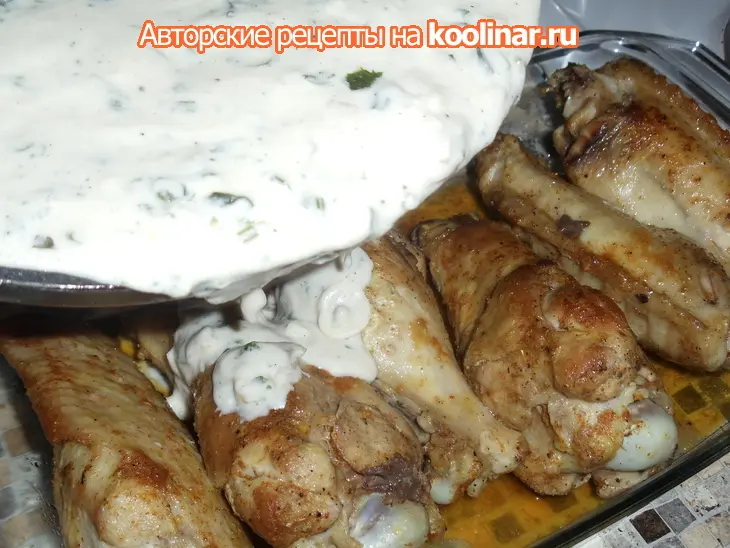 Индейка в сметанно-грибном соусе с чесноком и кинзой: шаг 6