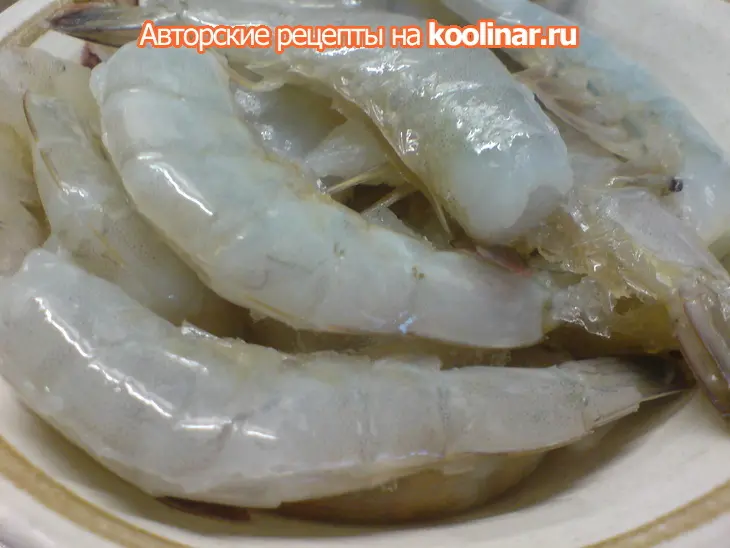 Салат из печени трески,креветок и перепелиных яиц: шаг 1