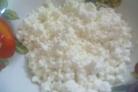 Мини пирожки из слоеного теста...с творогом и вишней...,на палочке))): шаг 2