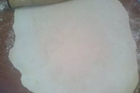 Мини пирожки из слоеного теста...с творогом и вишней...,на палочке))): шаг 7