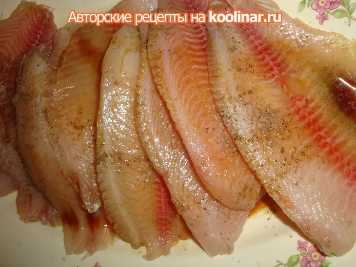 Телапия под хрустящей шубкой с вкусным гарниром из риса: шаг 1