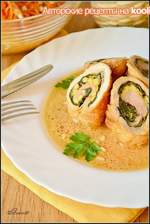 Рулетики из свинины со шпинатом,сыром и орехами: шаг 1