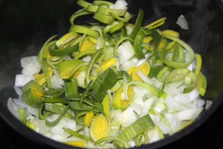 Зимний картофельный суп-толчёнка с квашеной капустой, да со шкварочками: шаг 1