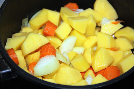 Зимний картофельный суп-толчёнка с квашеной капустой, да со шкварочками: шаг 6
