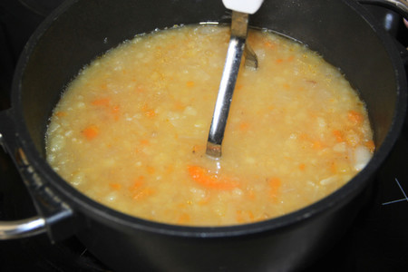 Зимний картофельный суп-толчёнка с квашеной капустой, да со шкварочками: шаг 9