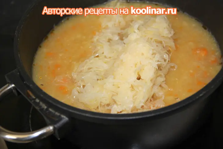 Зимний картофельный суп-толчёнка с квашеной капустой, да со шкварочками: шаг 10