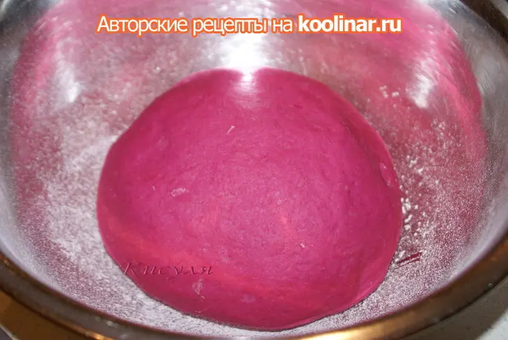 Свекольно-чесночные булочки с тмином: шаг 1