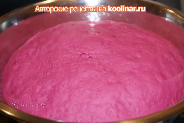 Свекольно-чесночные булочки с тмином: шаг 2