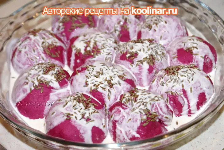 Свекольно-чесночные булочки с тмином: шаг 3