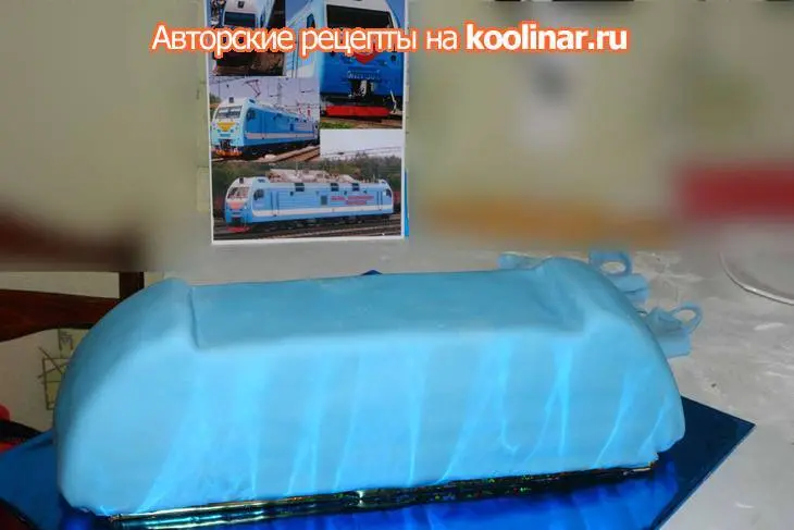 Торт "электровоз" или "голубой вагон бежит, качается...": шаг 17