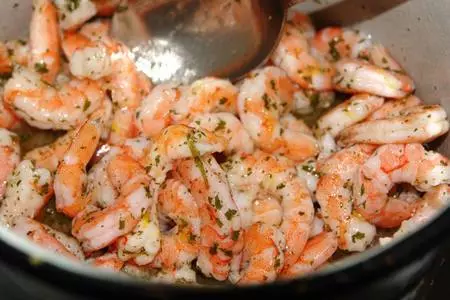 Жюльен с рыбой и креветками: шаг 1
