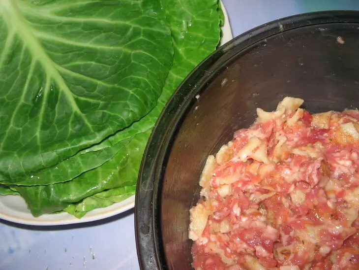 Голубцы по винницки с начинкой из мяса и блинчиков.: шаг 4