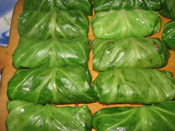 Голубцы по винницки с начинкой из мяса и блинчиков.: шаг 5