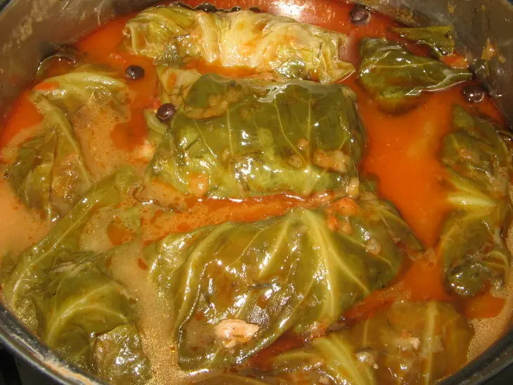 Голубцы по винницки с начинкой из мяса и блинчиков.: шаг 8