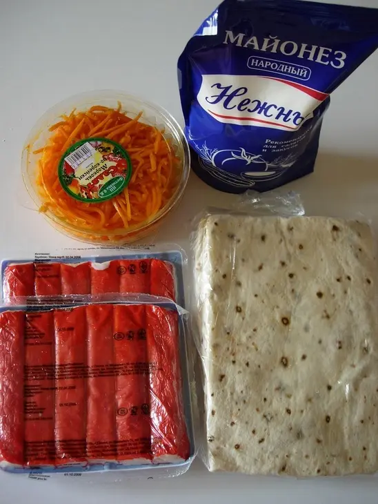 Торт с крабовыми палочками: шаг 1